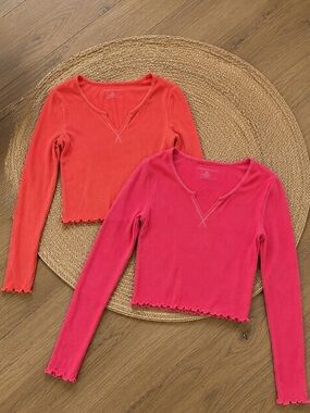 American Eagle Ribbed Crop Top – Red & Coral Long Sleeve Lettuce Hem Shirt (L/G)